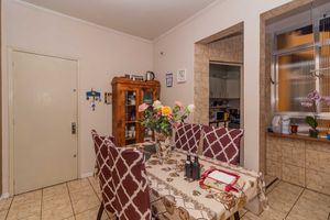Image 17 - 888646