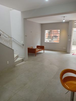 Image 4 - 888648