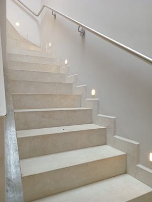 Image 12 - 888648