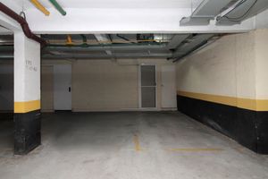 Image 31 - 888649