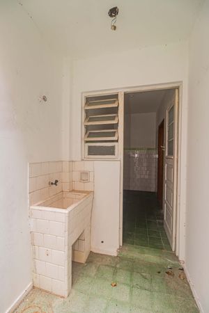 Image 7 - 888650