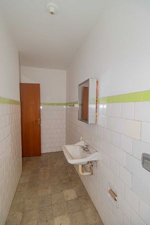 Image 12 - 888650