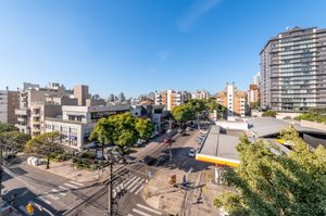 Image 10 - 888651