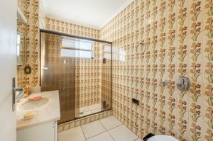 Image 16 - 888651