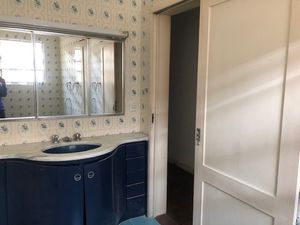 Image 10 - 888652