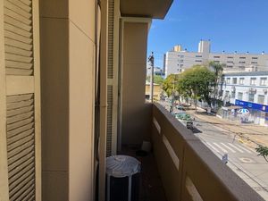 Image 8 - 888652