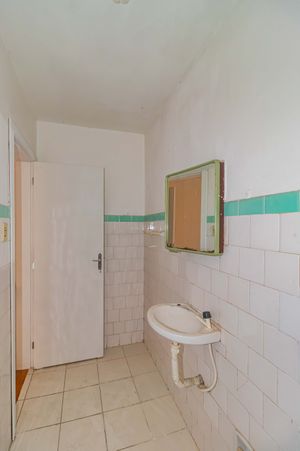 Image 14 - 888657