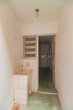 Image 18 - 888657