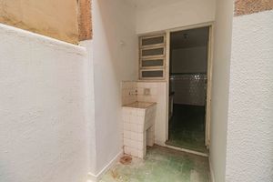 Image 21 - 888657