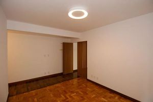 Image 9 - 888659