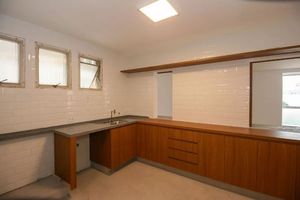 Image 11 - 888659