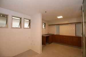 Image 13 - 888659