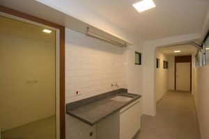 Image 15 - 888659