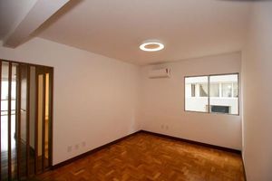 Image 8 - 888659