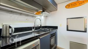 Image 11 - 888663