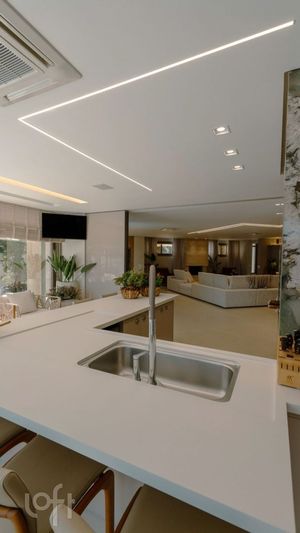 Image 18 - 888666