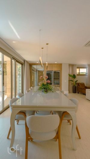 Image 12 - 888666