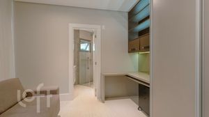 Image 15 - 888666
