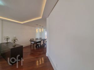 Image 22 - 888669