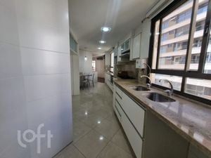 Image 23 - 888669