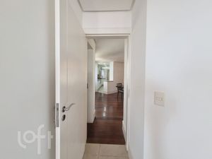 Image 31 - 888669