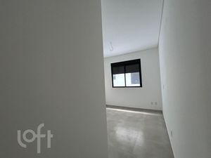 Image 18 - 888674
