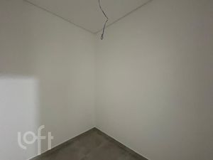 Image 21 - 888674