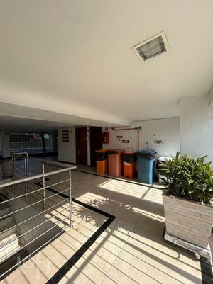 Image 19 - 888680