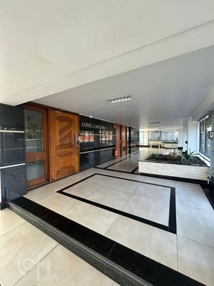 Image 17 - 888680