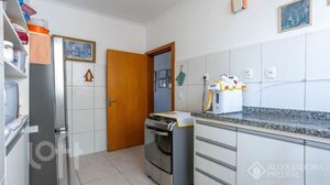Image 11 - 888682