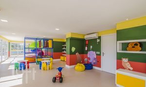 Image 18 - 888684