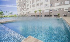 Image 21 - 888684