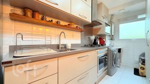 Image 8 - 888684