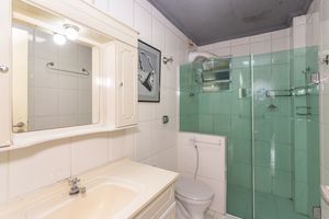 Image 15 - 888688