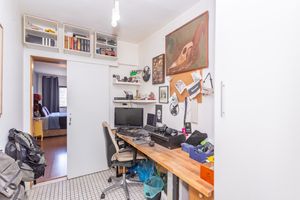 Image 21 - 888688