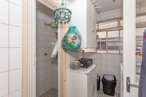 Image 32 - 888688