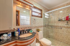 Image 8 - 888741