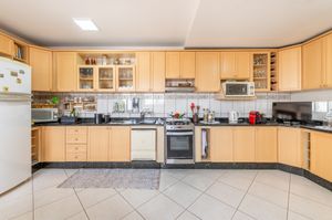 Image 14 - 888741