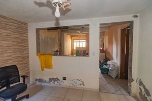 Image 10 - 888742