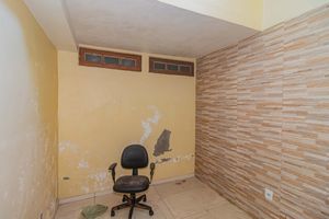 Image 11 - 888742