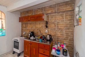 Image 21 - 888742