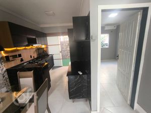 Image 21 - 888757