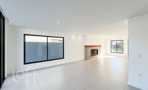 Image 8 - 888758