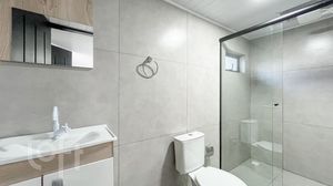 Image 18 - 888758