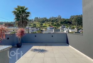 Image 22 - 888758