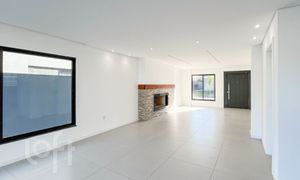 Image 4 - 888758