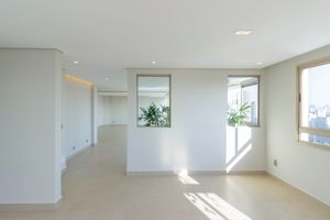 Image 8 - 888770