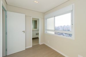 Image 11 - 888770