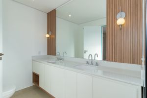 Image 27 - 888770