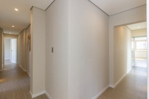 Image 29 - 888770